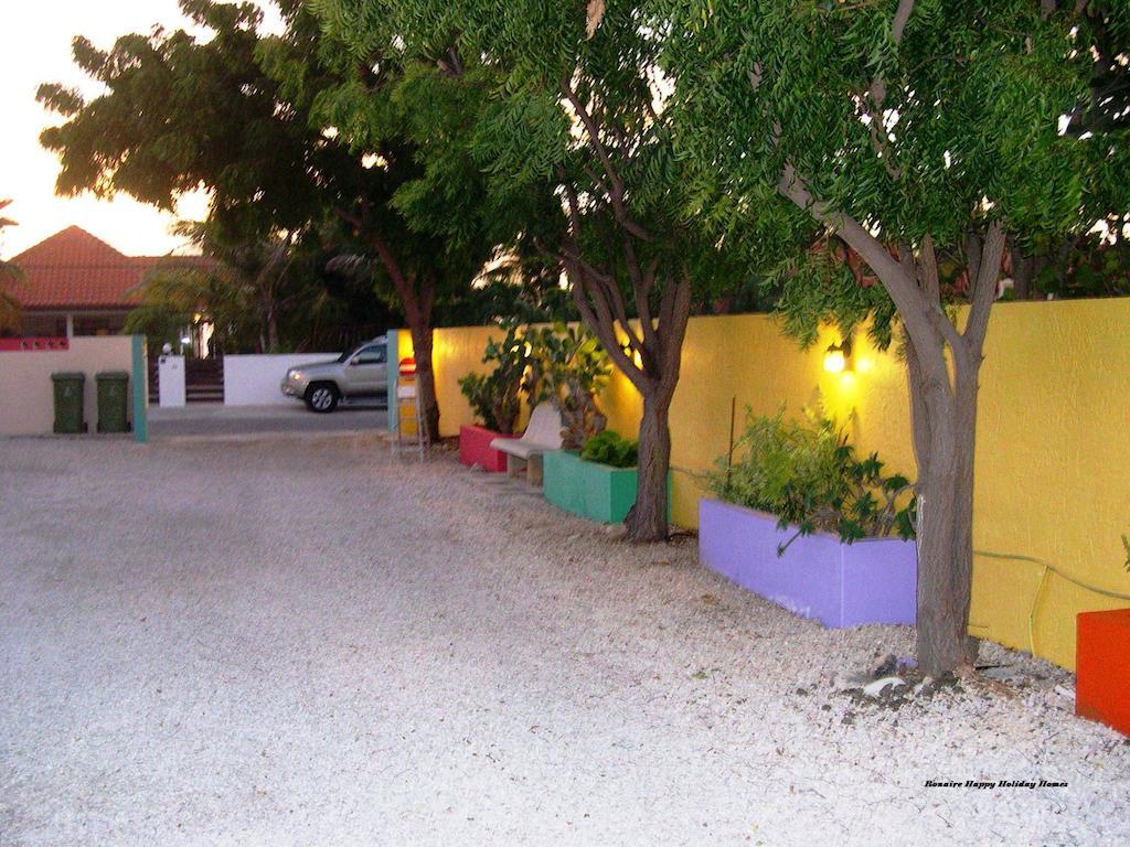 Happy Holiday Homes Kralendijk  Exterior photo